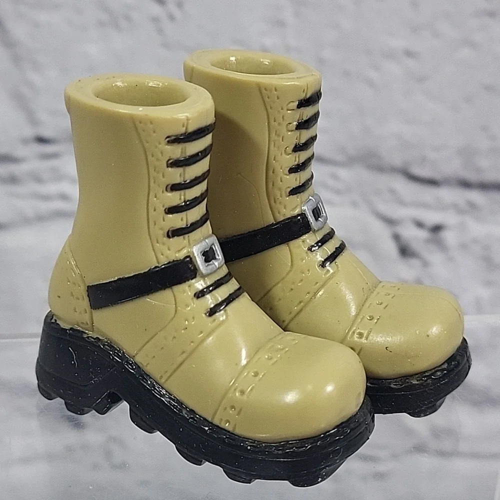 Y2K Bratz Doll Clothes Accessories Lot Jeans Feet Shoes‎ Sweater Shawl MGA